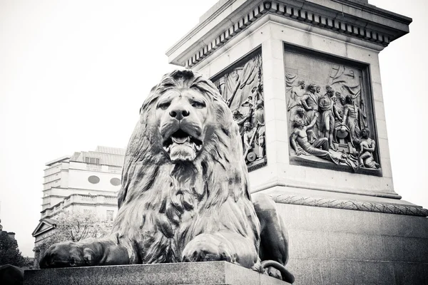 狮子雕像 — 图库照片