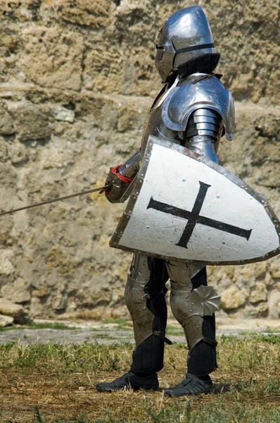 Medieval european knight near citadel wall — Stock Photo, Image