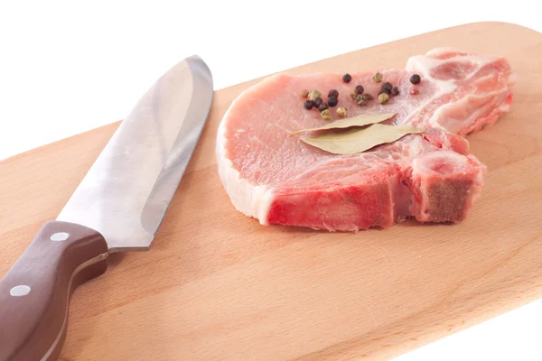 Chuleta de cerdo y cuchillo — Foto de Stock