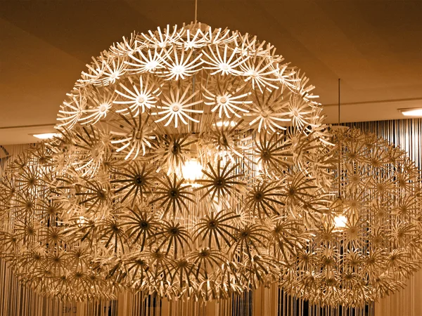 Iluminação da lâmpada de ouro, construção da esfera — Fotografia de Stock