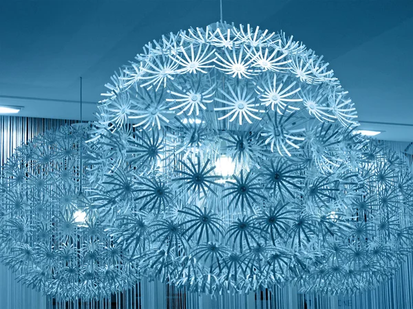 蓝灯照明，球形建筑 — 图库照片