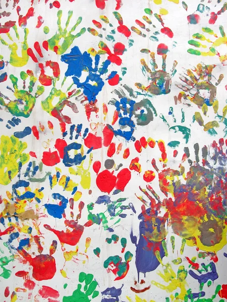 Cor handprints parede, mãos heap diversidade fundo, impressão digital . — Fotografia de Stock