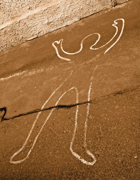 Accident white silhouette on asphalt, street graffiti. — Stock Photo, Image