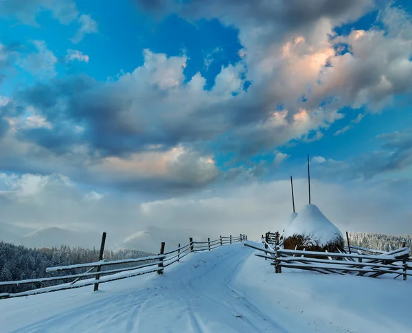 Talvi maisema vuorilla — kuvapankkivalokuva