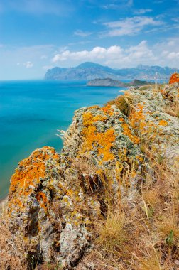 Deniz ve dağlar, gün yatay yaz. Ukrayna, Kırım Cumhuriyeti