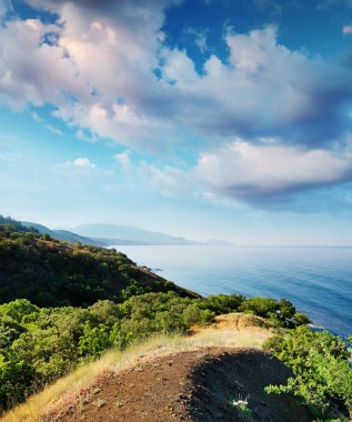 Deniz ve dağlar, gün yatay yaz. Ukrayna, Kırım Cumhuriyeti