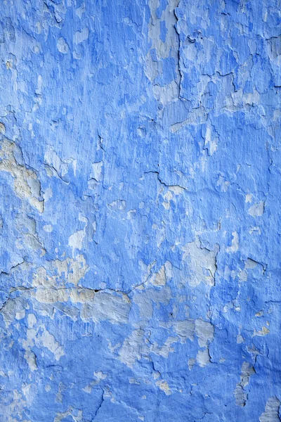 Régi repedt, és kopott kék falra háttér. — Stock Fotó
