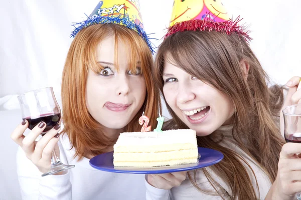Two girlfriends with cake and wine celebrate 21th birthday — Stock Photo, Image