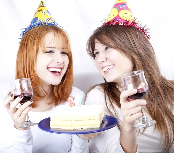 Two girlfriends with cake and wine celebrate 21th birthday — Stock Photo, Image