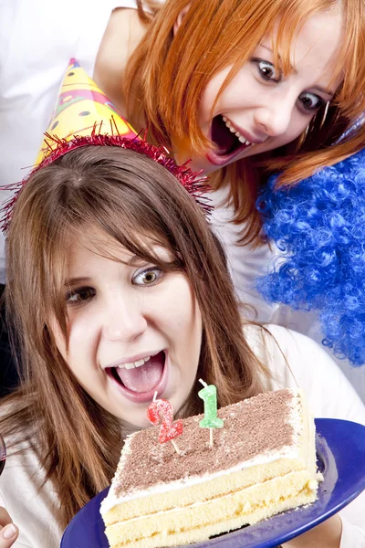 Two girlfriends with cake celebrate 21th birthday — Stock Photo, Image