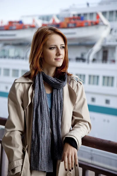 Portrait of fashion girl at port near boat. — Stock Photo, Image