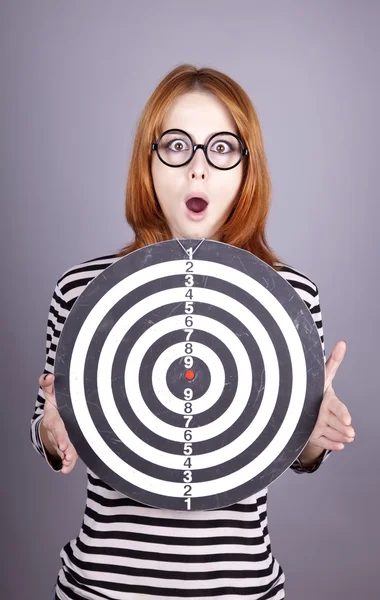 Red-haired girl with dartboard. — Stock Photo, Image