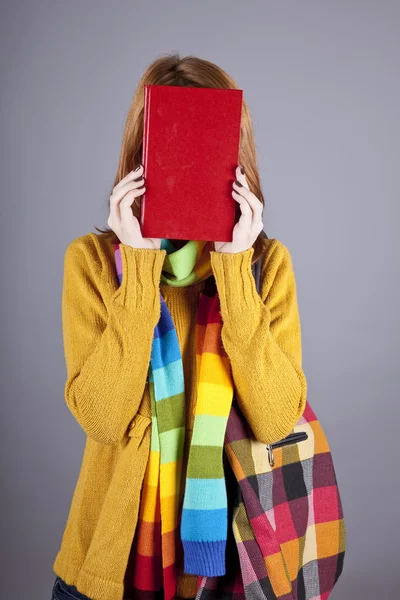 Νεαρή μαθήτρια με βιβλία — Φωτογραφία Αρχείου