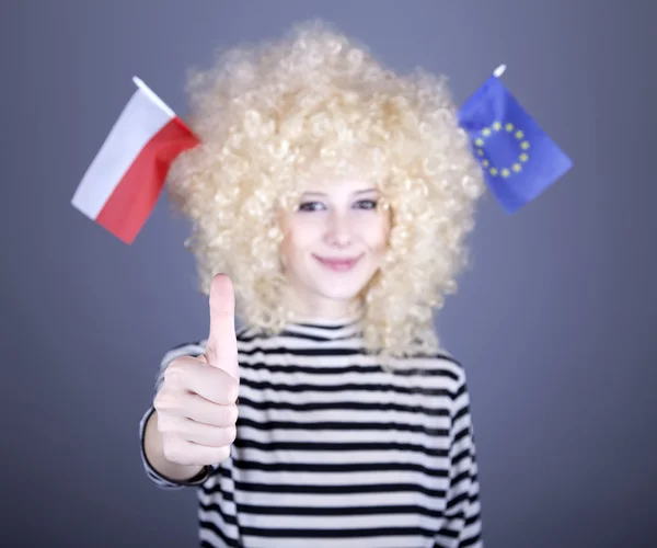 Avrupa Birliği ve kafa üzerinde Polonya bayrağı ile kız göster: ok — Stok fotoğraf