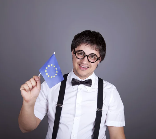 Roliga män att hålla Europeiska unionens flagga. — Stockfoto