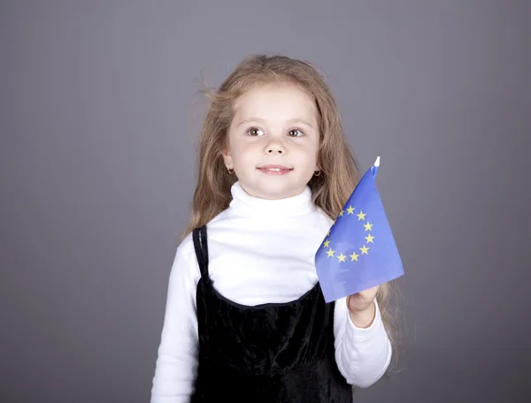 Liten flicka med Europeiska unionens flagga. — Stockfoto