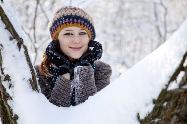 Piękna Młoda Rudowłosa Kobieta Winter Park — Zdjęcie stockowe