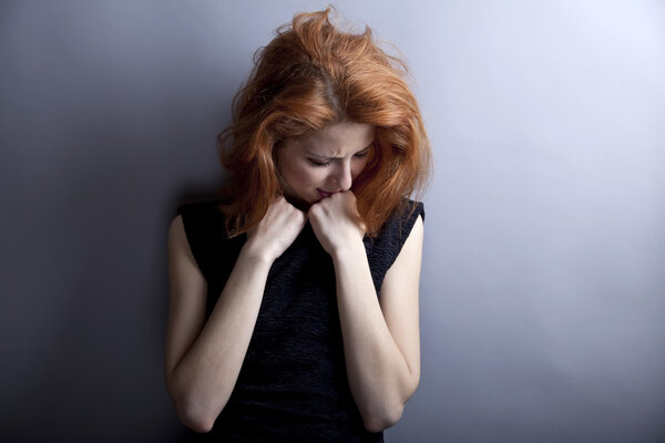 Портрет грустной девушки в стиле 80-х
.