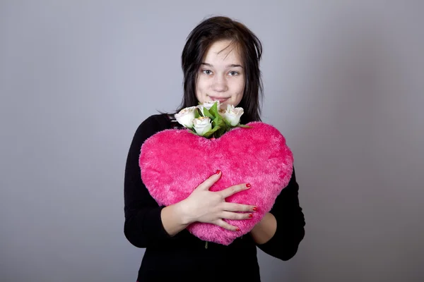 Menina Engraçada Com Coração Flores Estúdio — Fotografia de Stock