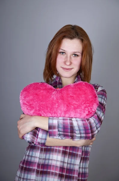 Рыжая Девушка Игрушкой Сердце Снимок Студии — стоковое фото