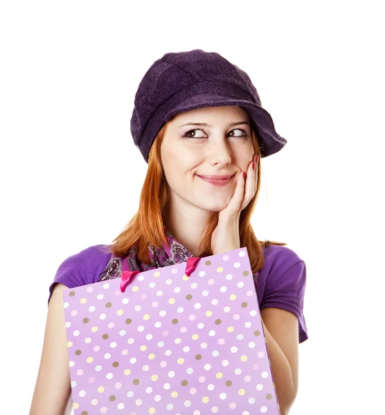 Nákupní holka ve fialové s taškou — Stock fotografie