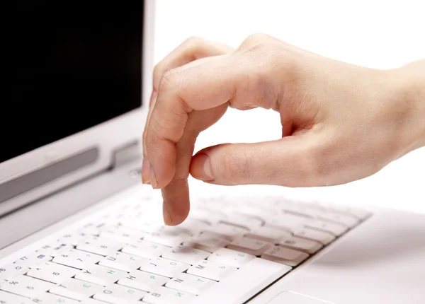 Las manos humanas sobre el teclado portátil durante la escritura . —  Fotos de Stock