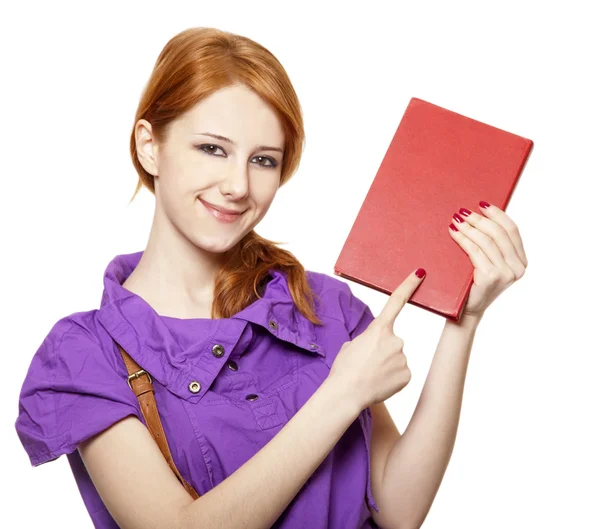 A vörös hajú lány a kezében tartani a könyv. — Stock Fotó