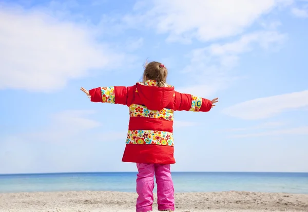 Little girl at the beach. — Stock Photo, Image