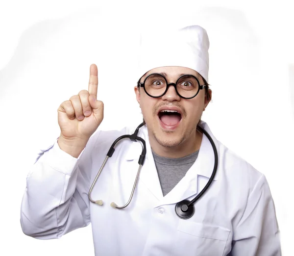 Смешной доктор медицины со стетоскопом — стоковое фото