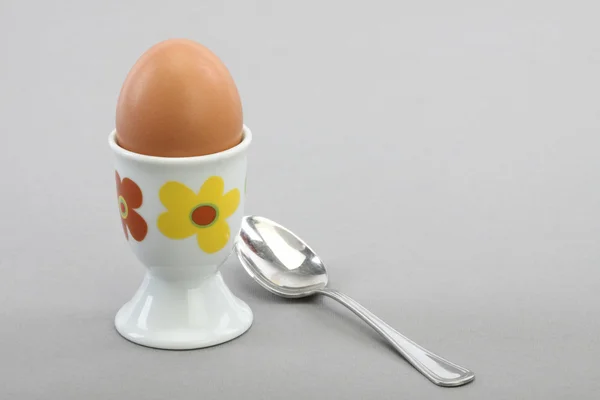 Egg in cup — Stock Photo, Image