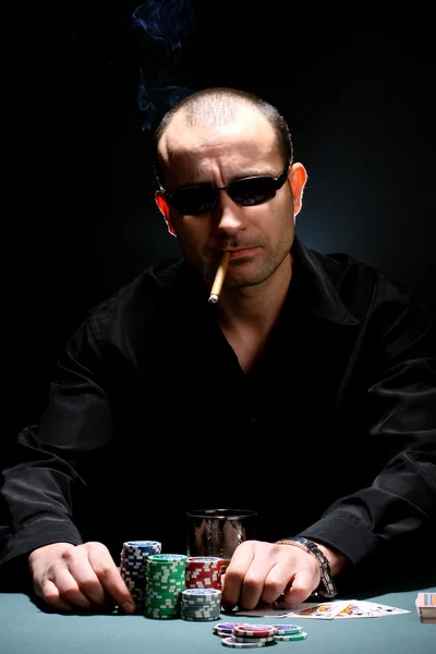 Retrato Jugador Póquer Sobre Fondo Negro —  Fotos de Stock