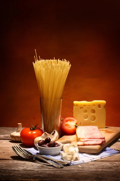 イタリアのパスタ料理の食材をクローズ アップ — ストック写真