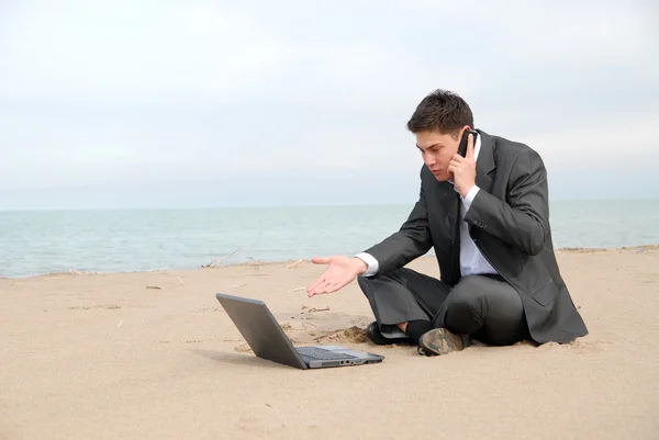 Businessman talking on beach — Stock Photo, Image