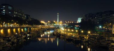 Geceleyin Bastille - Paris