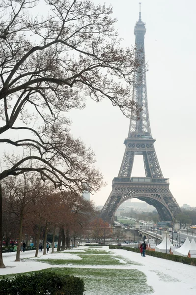 Eiffelturm unter Schnee - Paris — Stockfoto