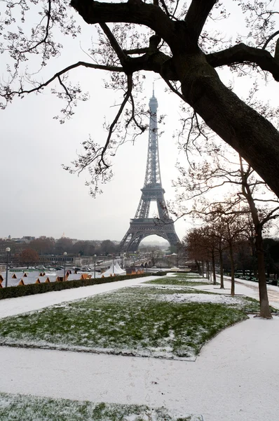 Eiffeltornet under snö - paris — Stockfoto