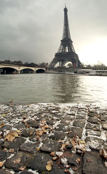 Eiffel tower under snow - Paris — Stock Photo, Image