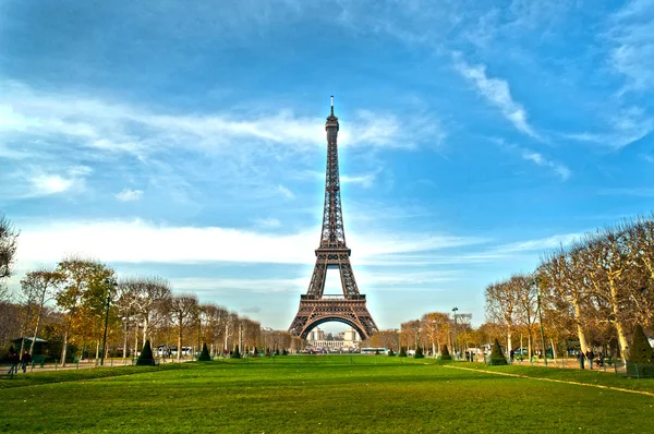 Эйфелева башня - Париж — стоковое фото