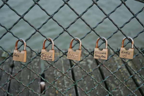 Paris 'te aşk kilitleri — Stok fotoğraf