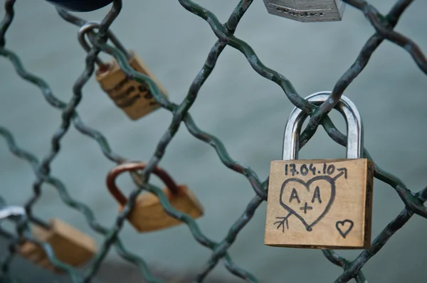 Love locks in Paris — Stock Photo, Image
