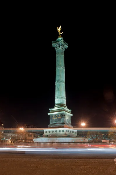夜のバスティーユ-パリ — ストック写真