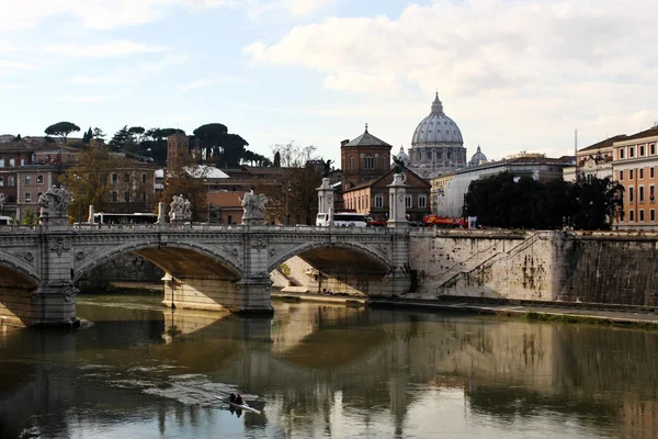Понте Витторио Эмануэле II, Рим, Италия — стоковое фото