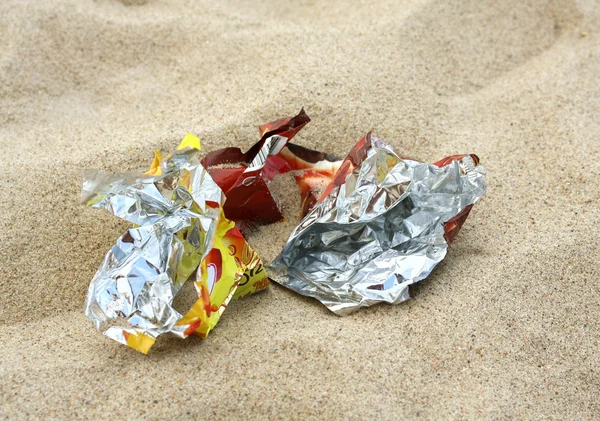 Trash on the beach — Stock Photo, Image