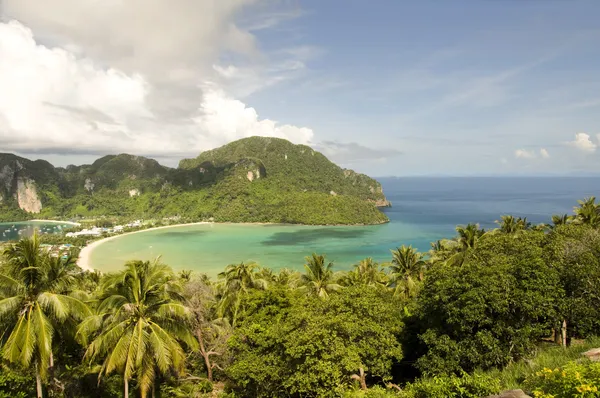 Landschap zee en hemel van phi phi eiland — Stockfoto