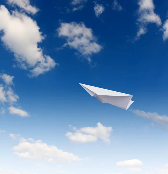 Paper planes in blue sky — Stock Photo, Image