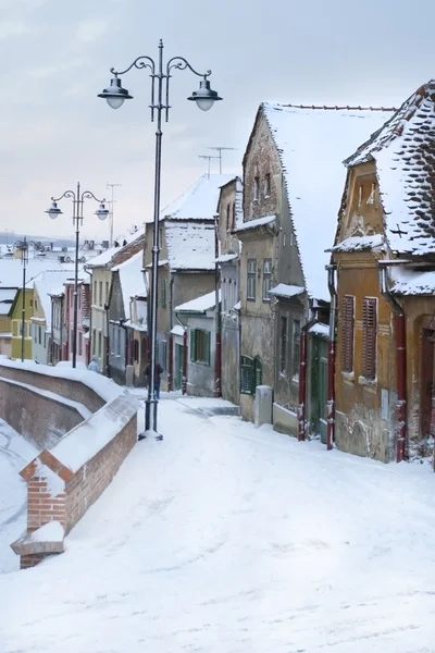 Romantické ulice ve starém městě zimní sezóny se sněhem — Stock fotografie