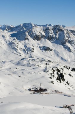 Avusturya Alpleri'nde kayak pisti