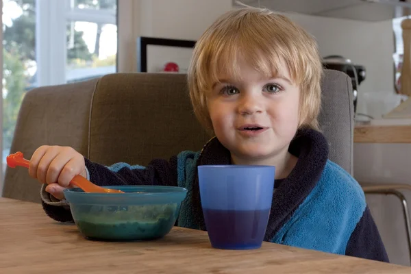 Toddler eating breakfast — Stock Photo, Image