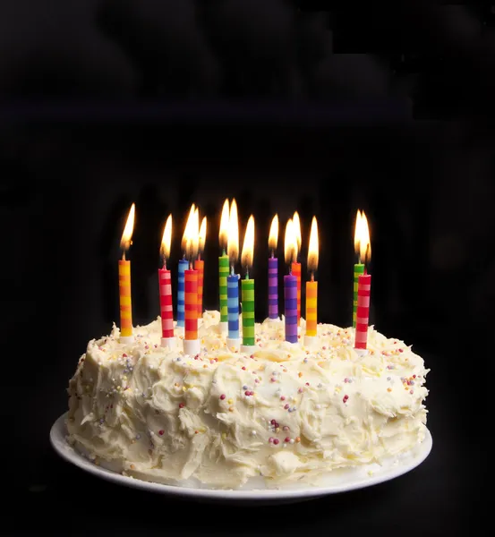 De cake van de kindverjaardag op zwart — Stockfoto