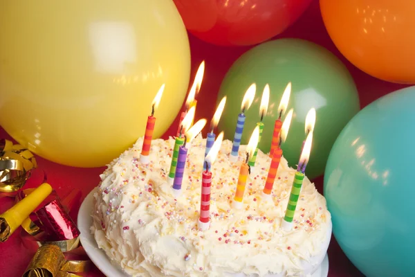 Partij cake en ballonnen — Stockfoto